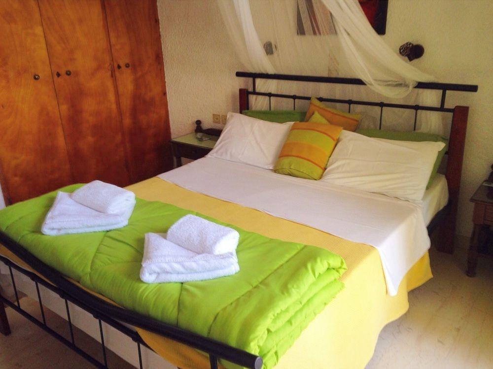 Artemis Rooms Agia Marina  Exterior foto